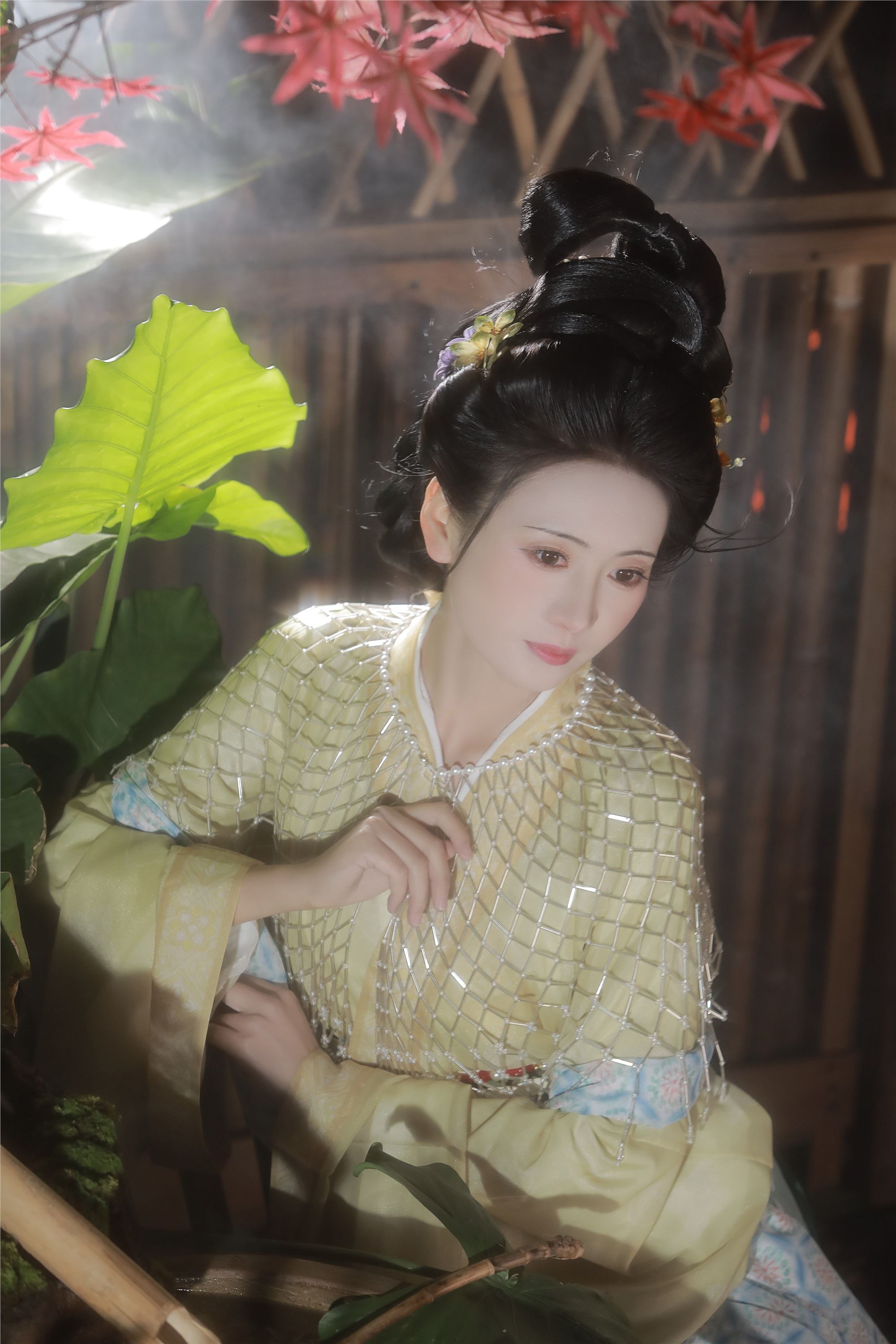 YITUYU艺图语 2025.02.06 眉目自成诗三百，鬓如春风裁 一固美撇捺